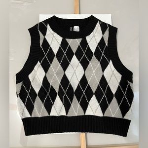 H&M Divided Cropped Sleeveless Sweater